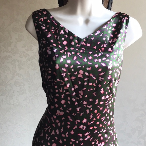 GORGEOUS Sexy Silk Fitted Dress. PIX.   NWOT - Picture 2 of 7